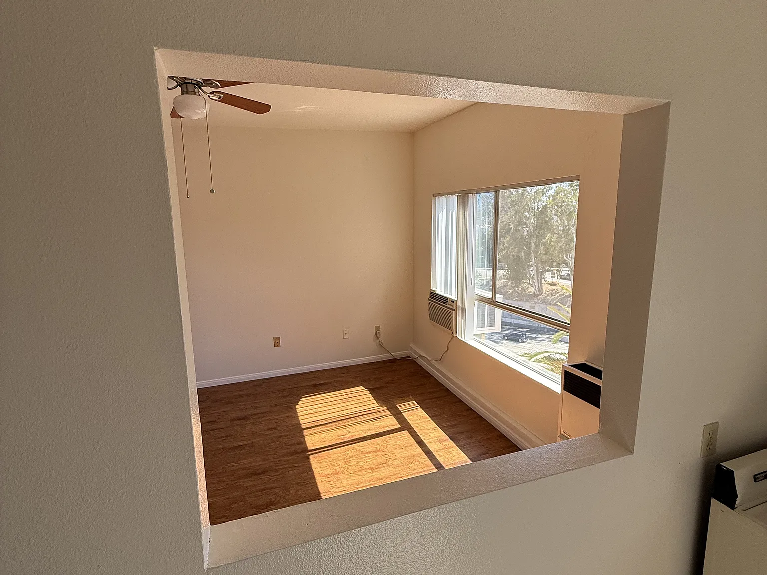 Carlton Way Apartments — Photo 3