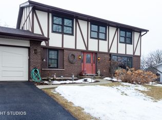 3860 Belleaire Dr, Downers Grove, IL 60515