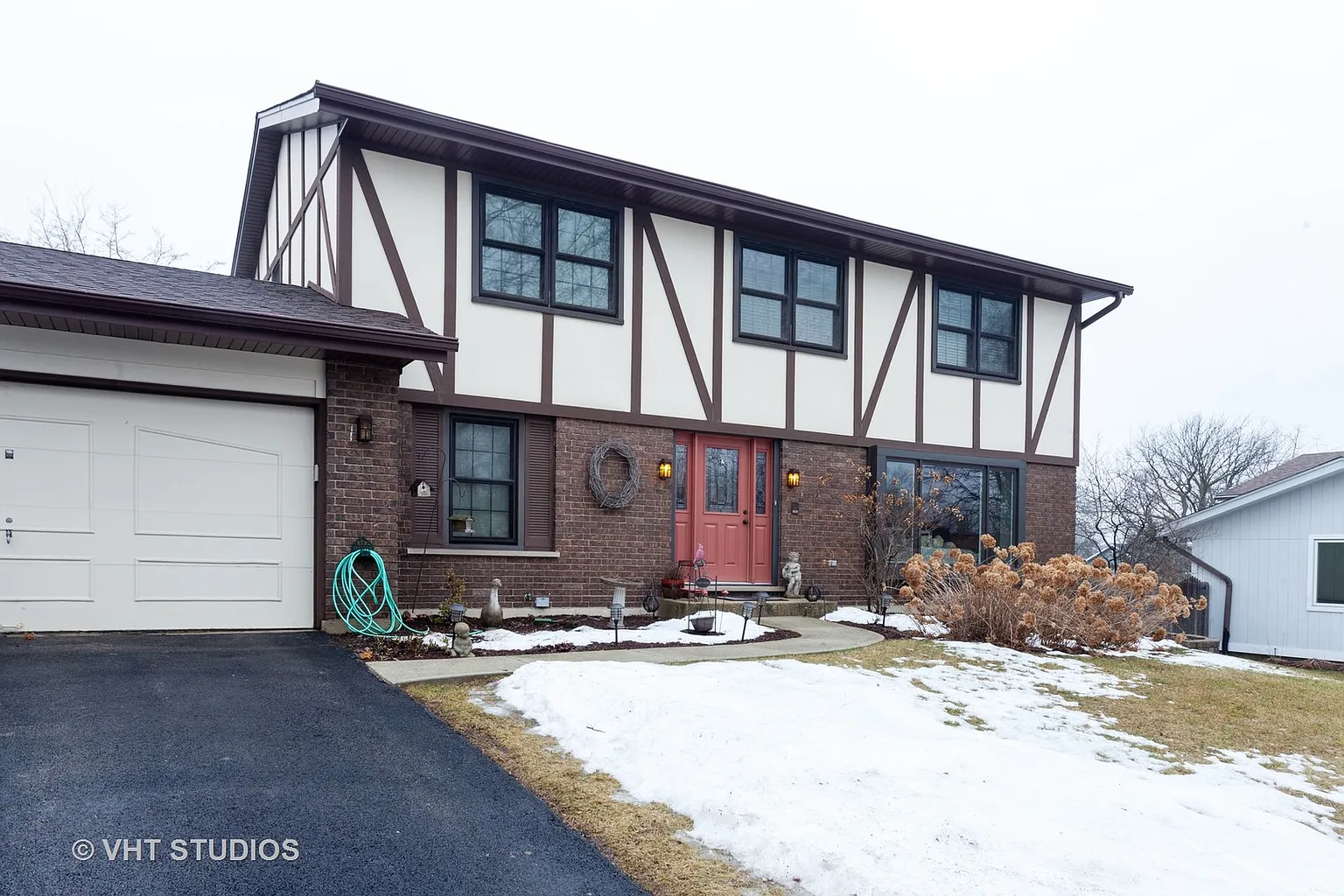 3860 Belleaire Dr photo 1
