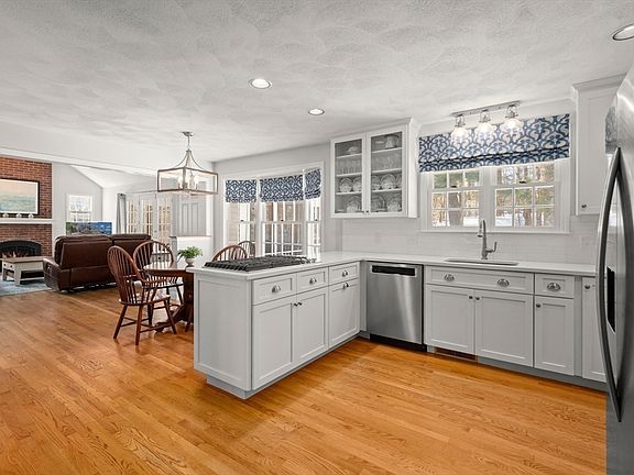 4th image of 43 Ashley Pl