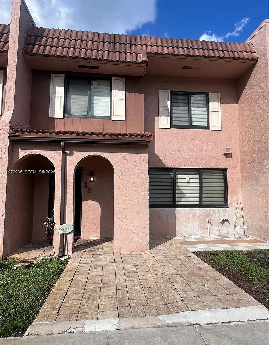 3 bed, 2.5 bath, 1600 sqft, $2,650 — Photo 1