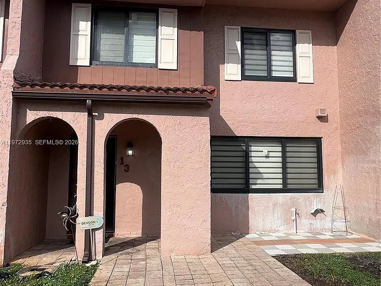 13 Matador Ln — Photo 1