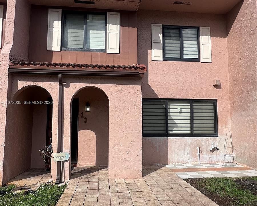 1st image of 13 Matador Ln