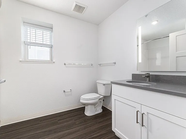 Eagle Ridge Apartment Homes — Photo 20