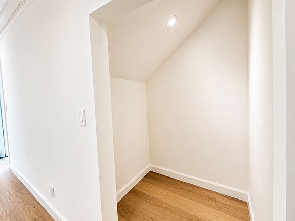 4th image of 1841 Winona Blvd #1