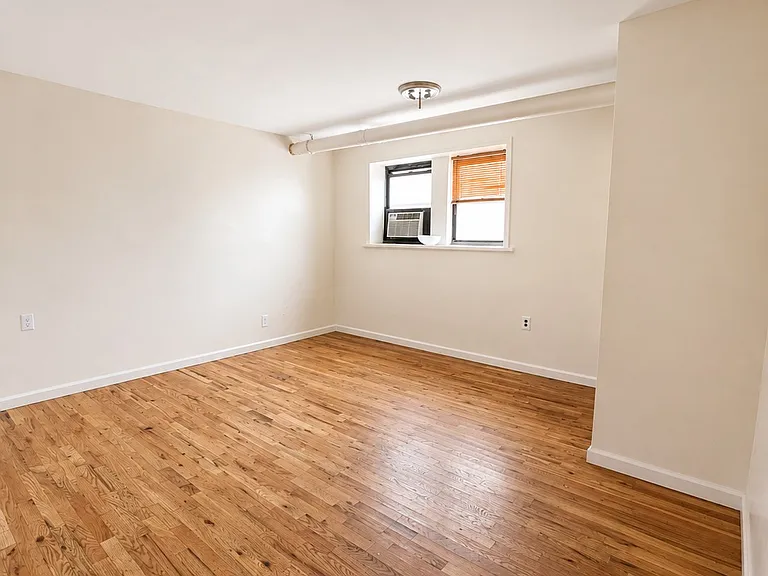 497 Van Cortlandt Park Ave #B — Photo 4