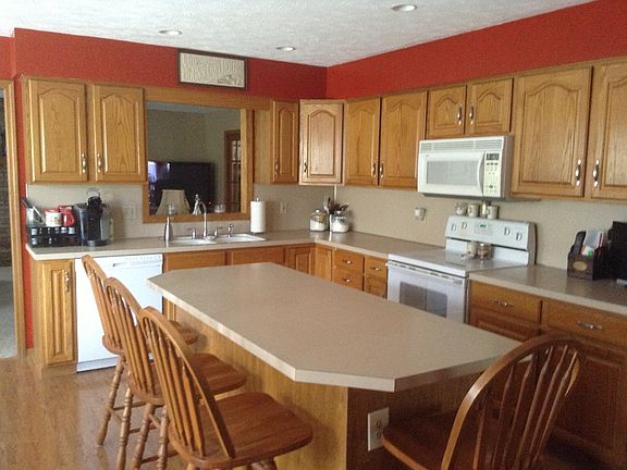 5th image of 6418 N 105th Ave
