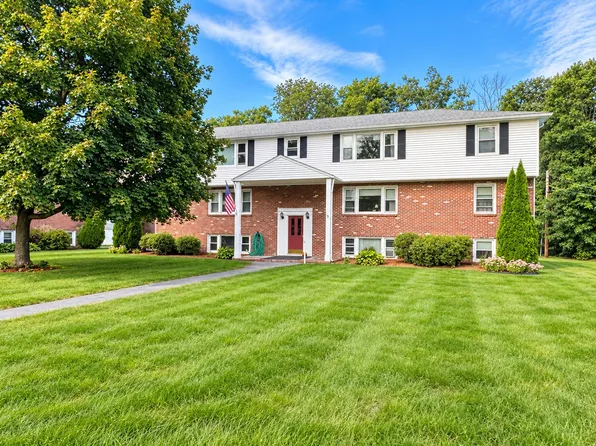 91 Elm St APT 1A, Uxbridge, MA 01569