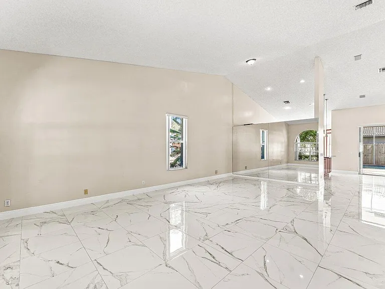 5872 NW 73rd Ct — Photo 5