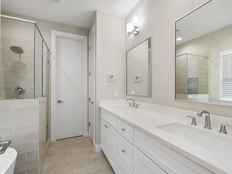 240 Julia St #B — Photo 17