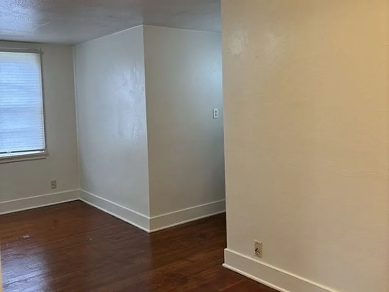 595 E Washington St — Photo 24