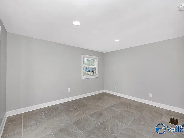 2112 Summer St SW — Photo 10