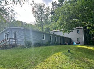 6911 Crandall Rd, Howell, MI 48855