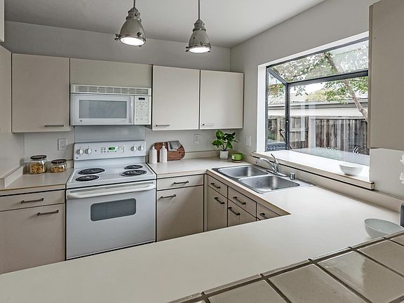 4th image of 700 Chiquita Ave APT 6
