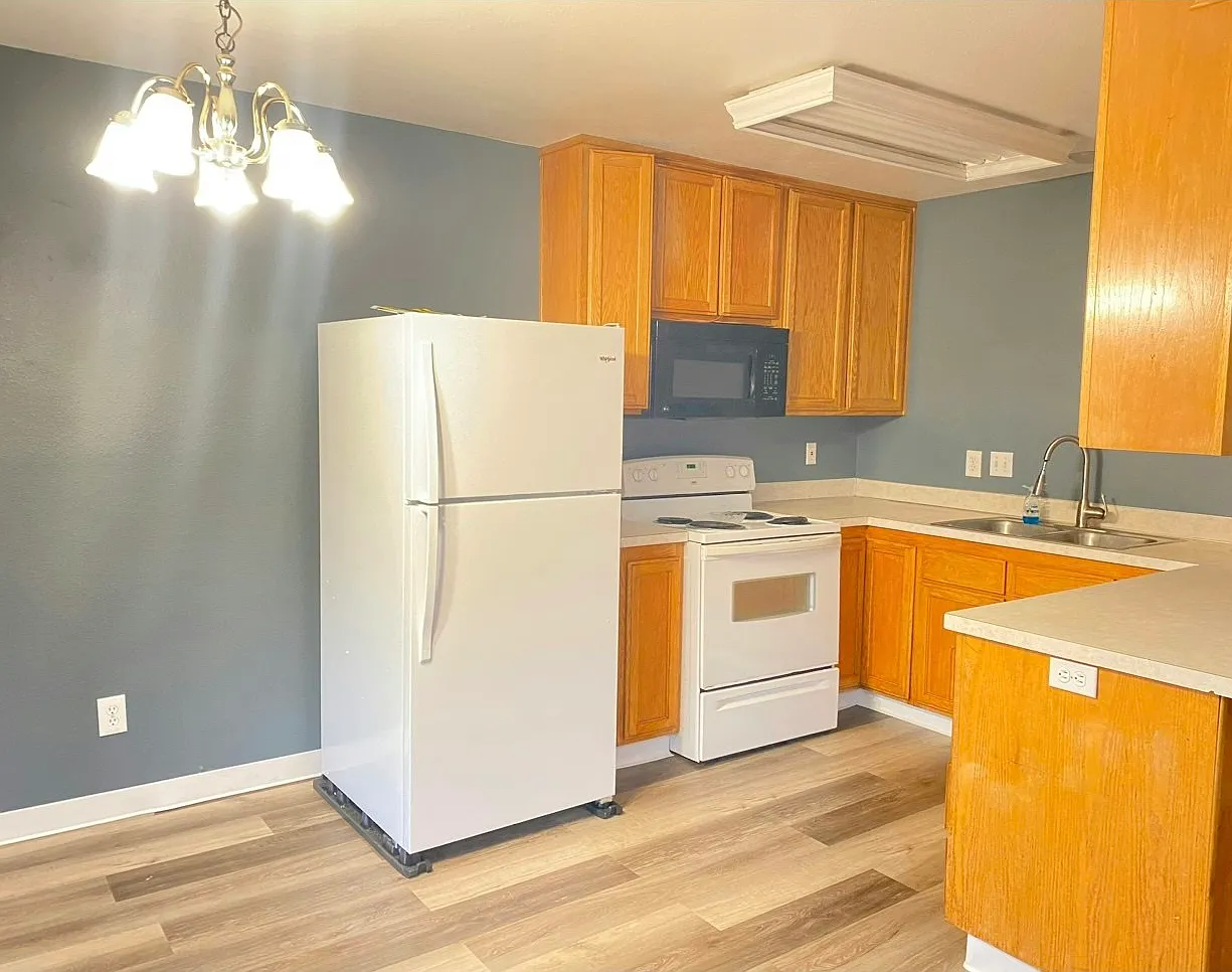 965 Todd Ct — Photo 2