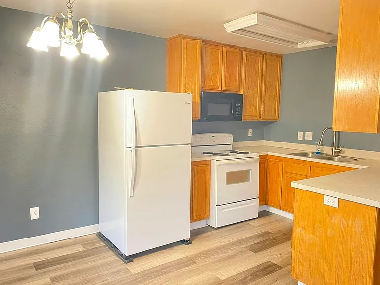 965 Todd Ct — Photo 2