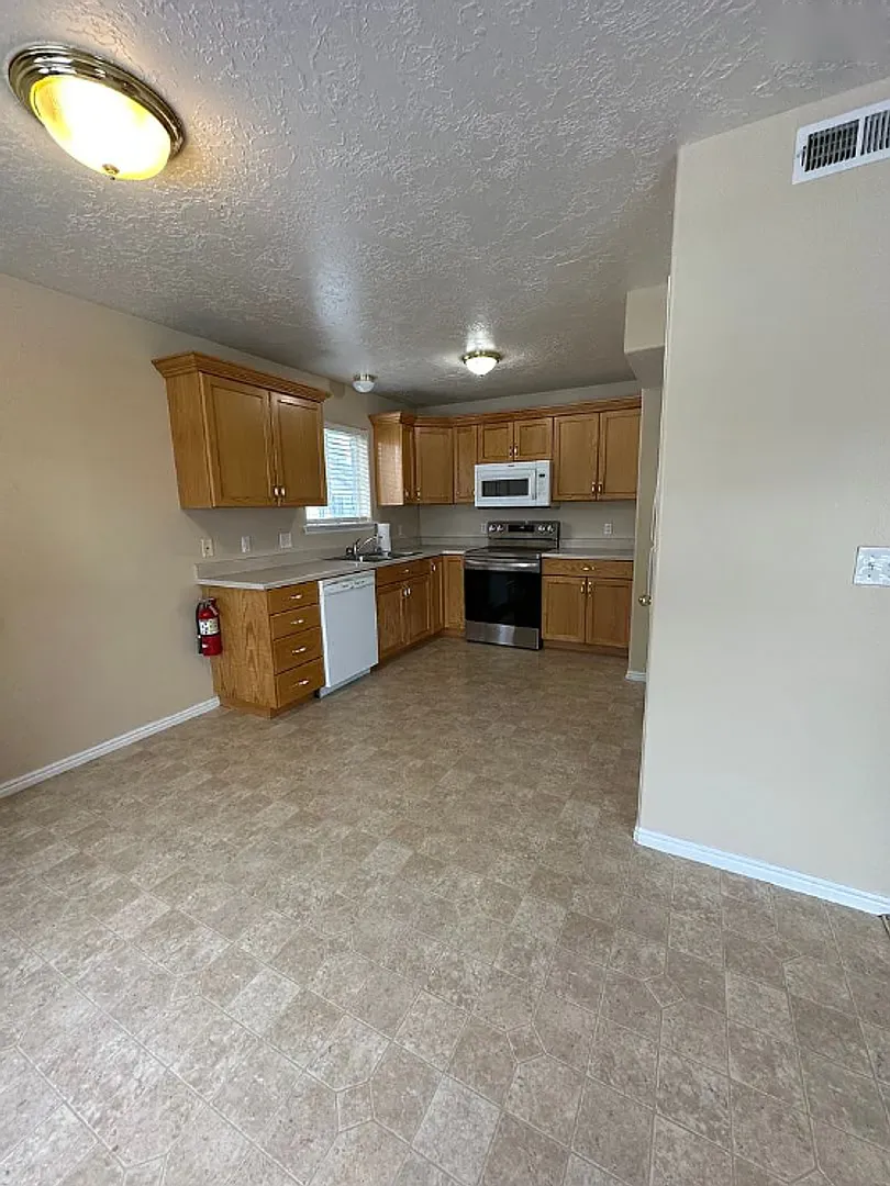 2 Bed | 1 Bath Apartment at Continental Park — Photo 4