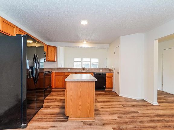 5th image of 14185 Ailesbury Ave