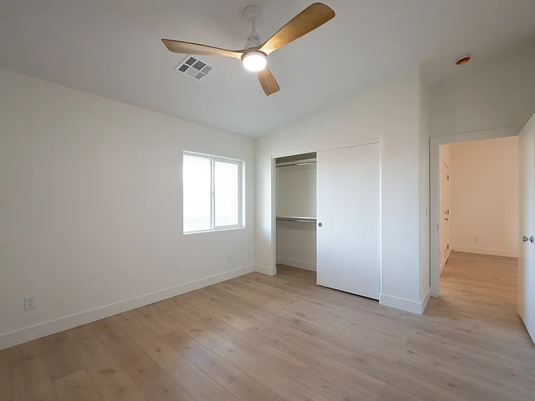 541 W Mesquite Blvd — Photo 20