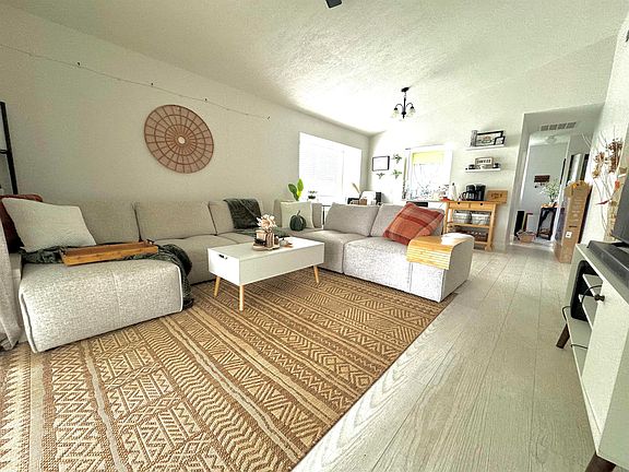4th image of 1396 Sweet William Ln