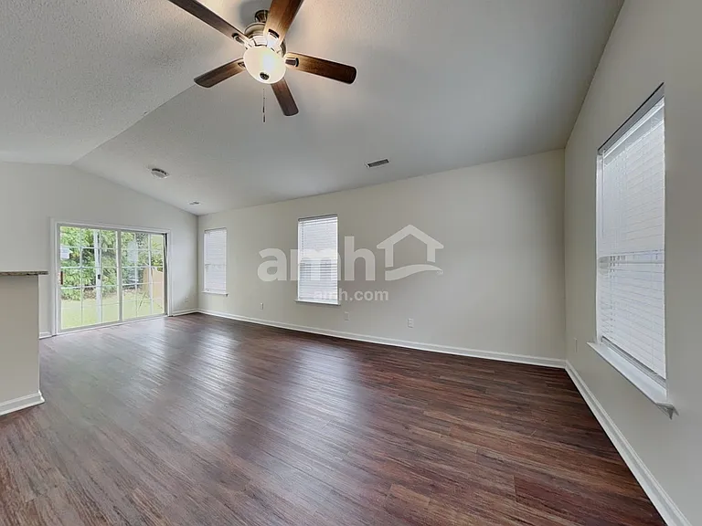 4705 Silverdene St — Photo 4