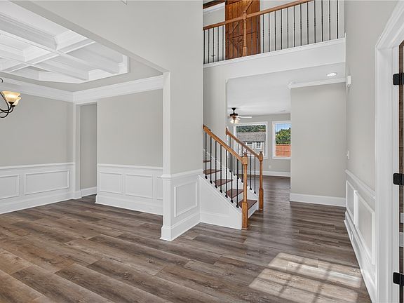 3rd image of 6 Duxbury Ln