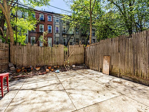 3rd image of 492 Willoughby Ave APT 1
