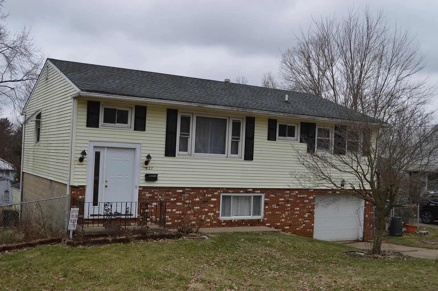 827 Spring St photo 1