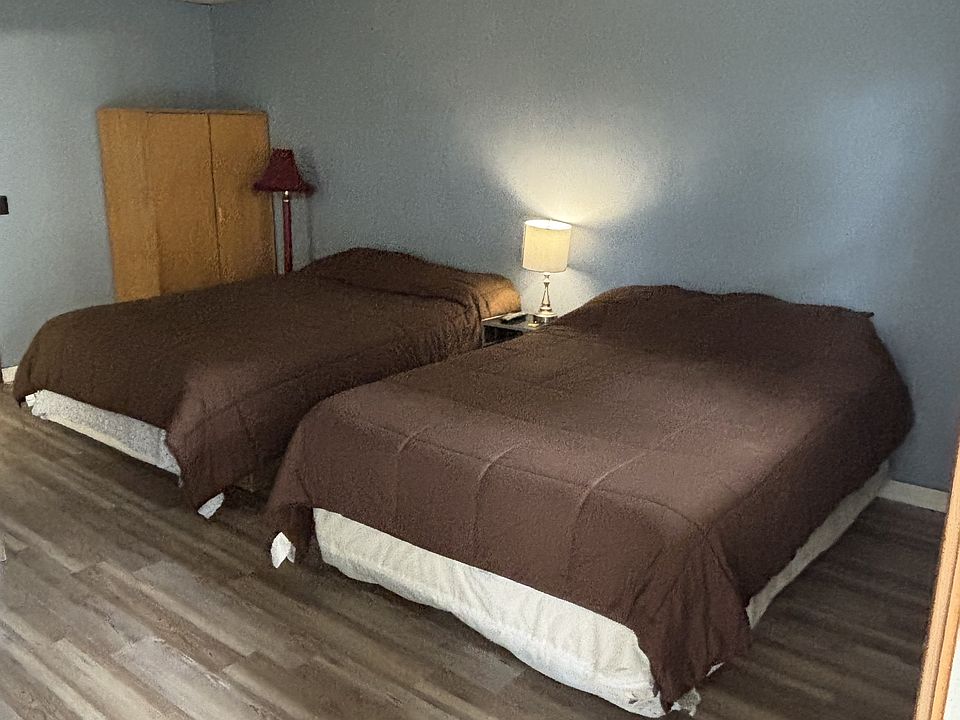 2nd image of 429 Somerset Ave #31