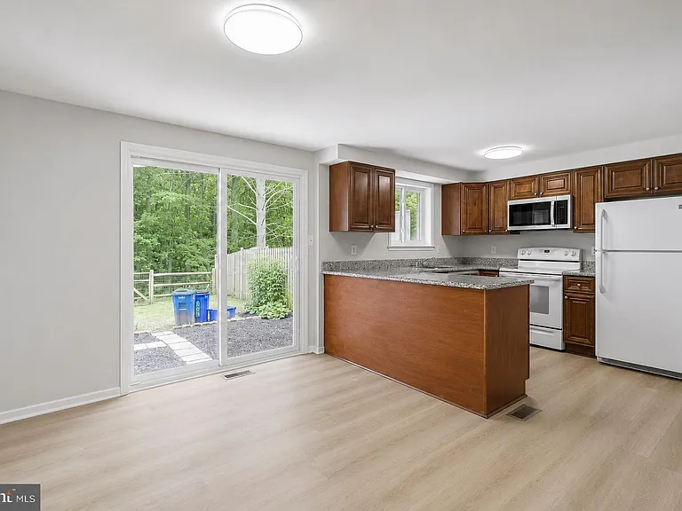 14435 Pebble Hill Ln S — Photo 11