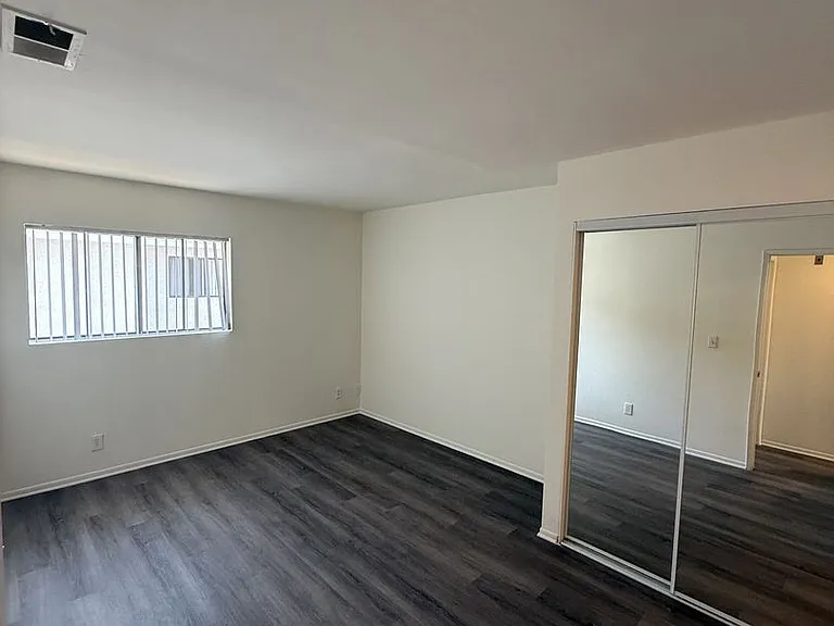 14543 Burbank Blvd — Photo 38