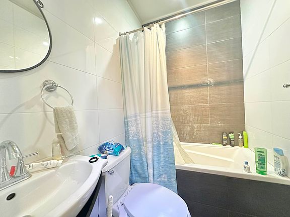 4th image of 30 Woodbine St #3