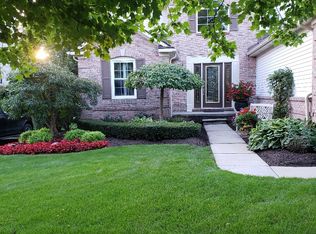 2147 Cliffside Dr, Wixom, MI 48393