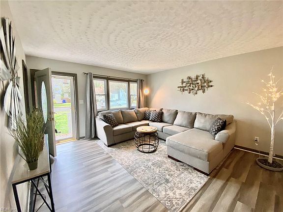 5th image of 5119 Elmhurst Ave