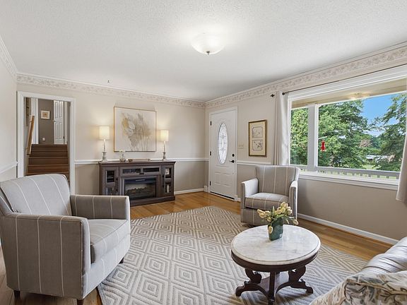 4th image of 220 Hunstanton Dr