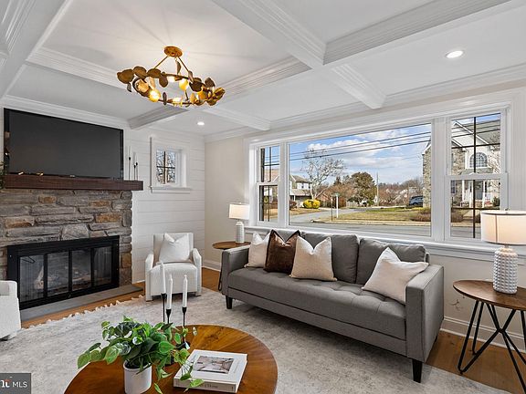 4th image of 2432 Olcott Ave