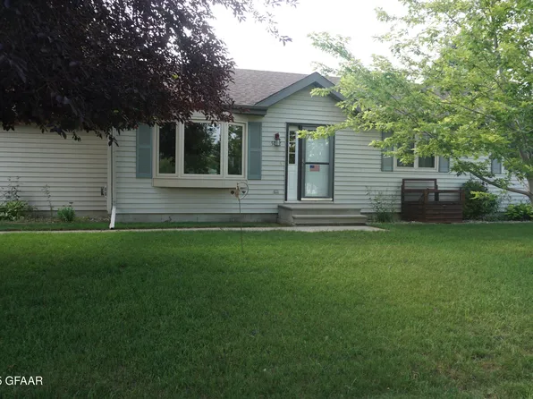 5102 9th Ave N, Grand Forks, ND 58203