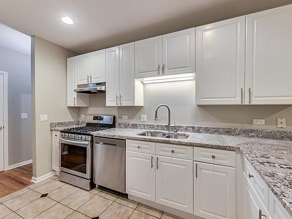 3rd image of 3835 N Southport Ave APT 1
