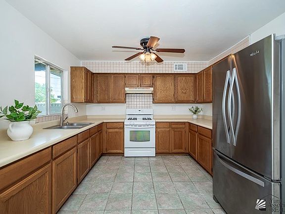 3rd image of 208 E Palo Verde St