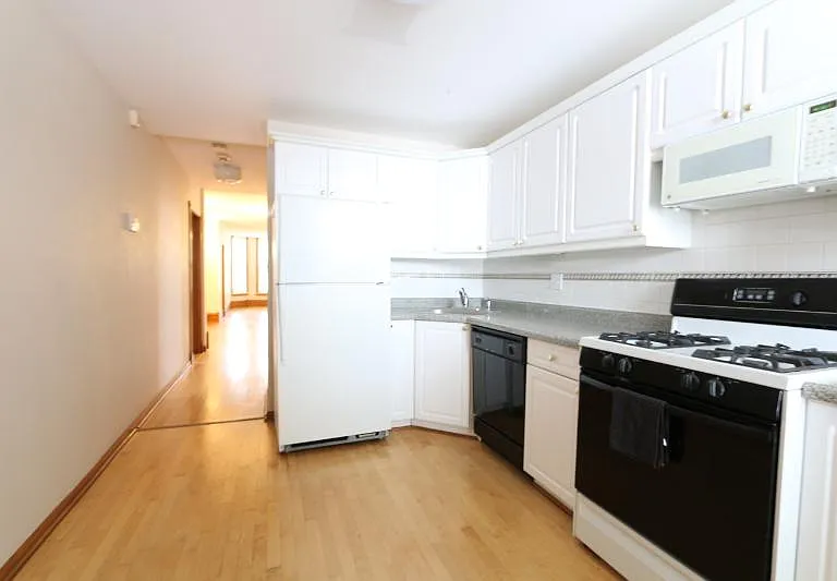 1257 W Flournoy St #4F — Photo 8