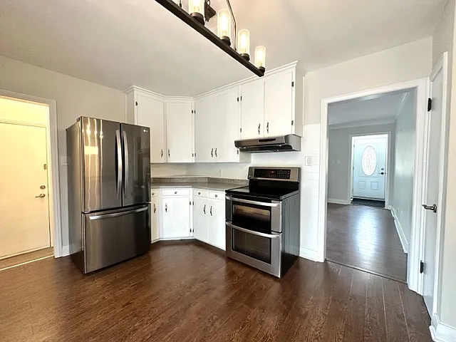 320 Brock St — Photo 6