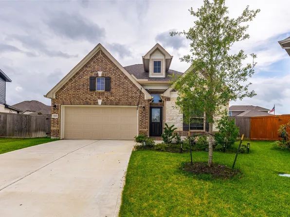 1902 Middle Pass Ln, Angleton, TX 77515