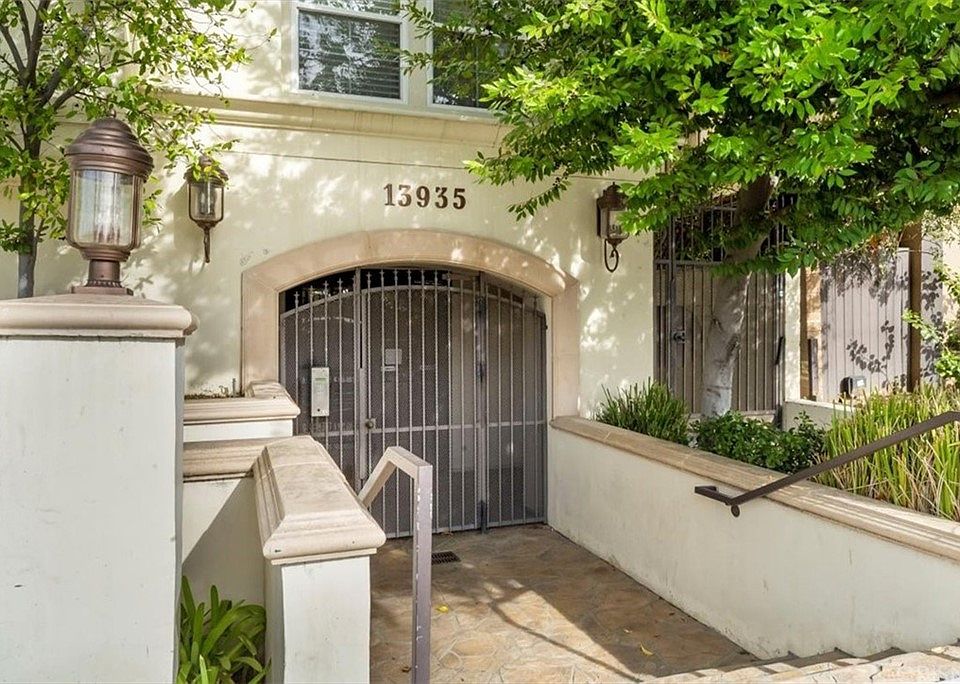 1st image of 13935 Burbank Blvd
