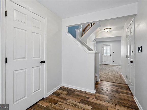 3rd image of 11757 Barrows Ln