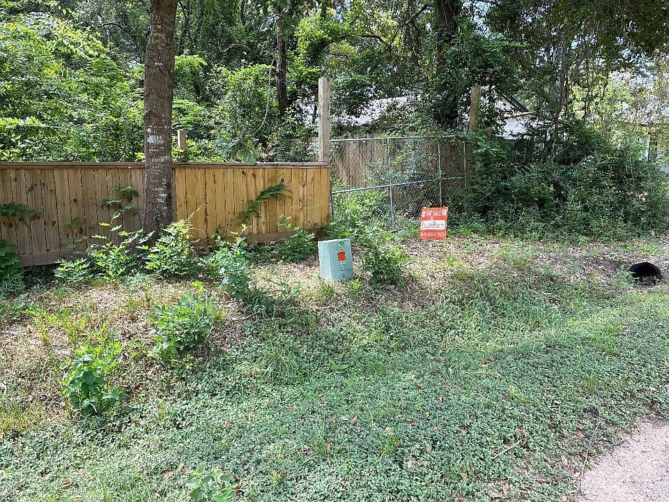 1st image of 1712 N Travis Ave