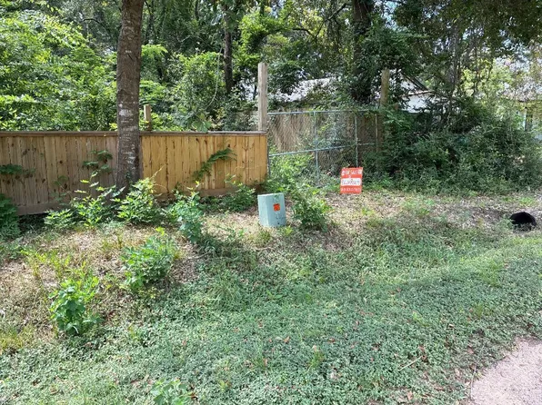 1712 N Travis Ave, Cleveland, TX 77327