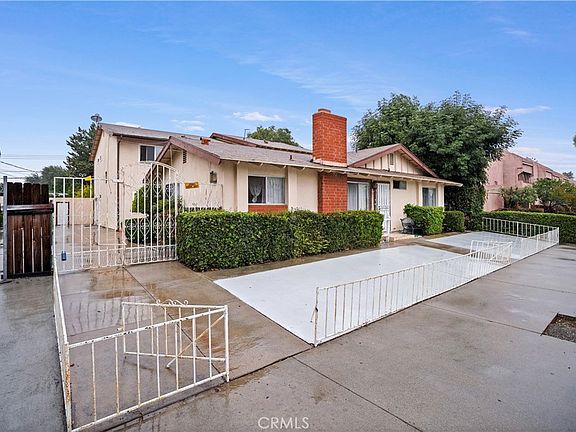 2nd image of 22855 Vanowen St