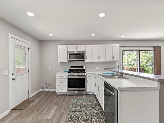 5th image of 2315 Wedgwood Dr W