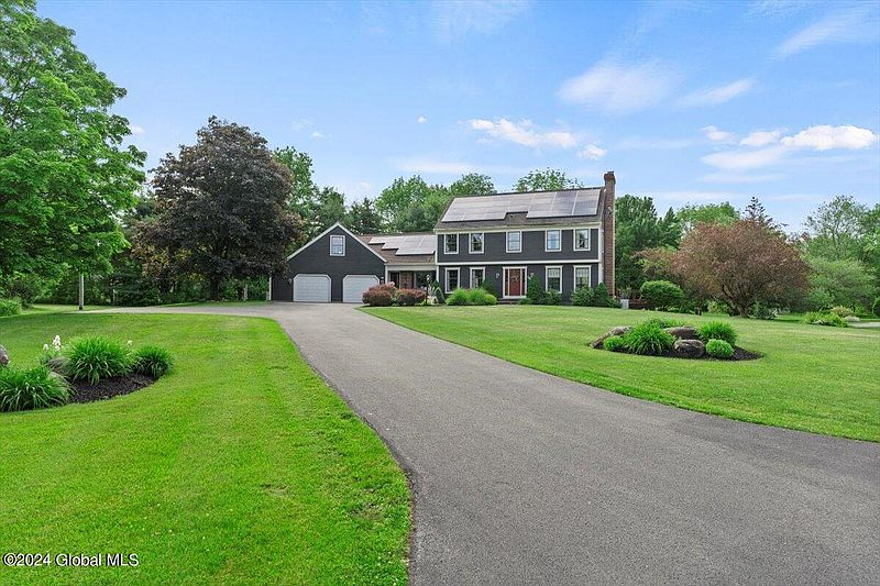 3rd image of 16 Cobblestone Drive