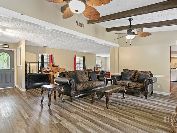 4th image of 8 Williamsburg Court